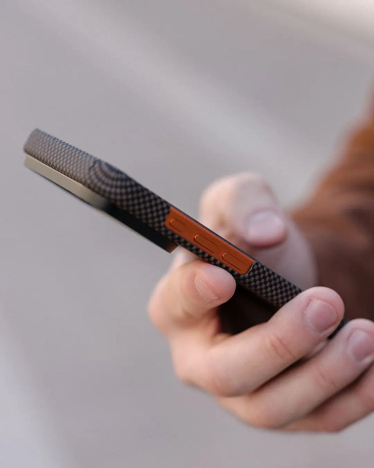 iPhone 17 Pro Max Case - Super Thin | Aramid Fiber | MagSafe - Brown|Black ThinBorne